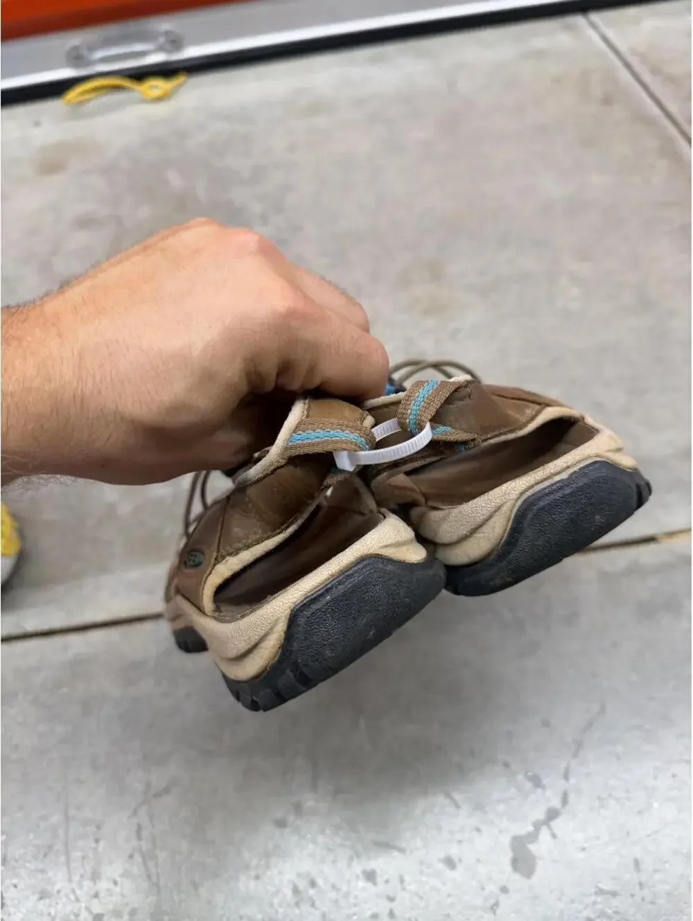 keen venice h2 brown and black sandals size 9.5